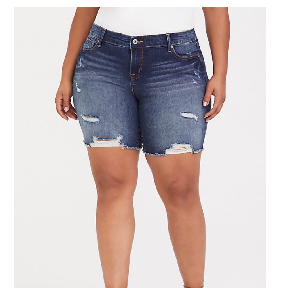SKINNY MID BERMUDA -VINTAGE STRETCH MEDIUM WASH